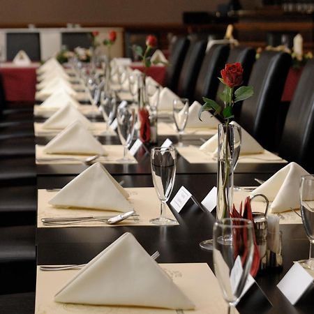 Hotel Zlata Stika Pardubice Ngoại thất bức ảnh