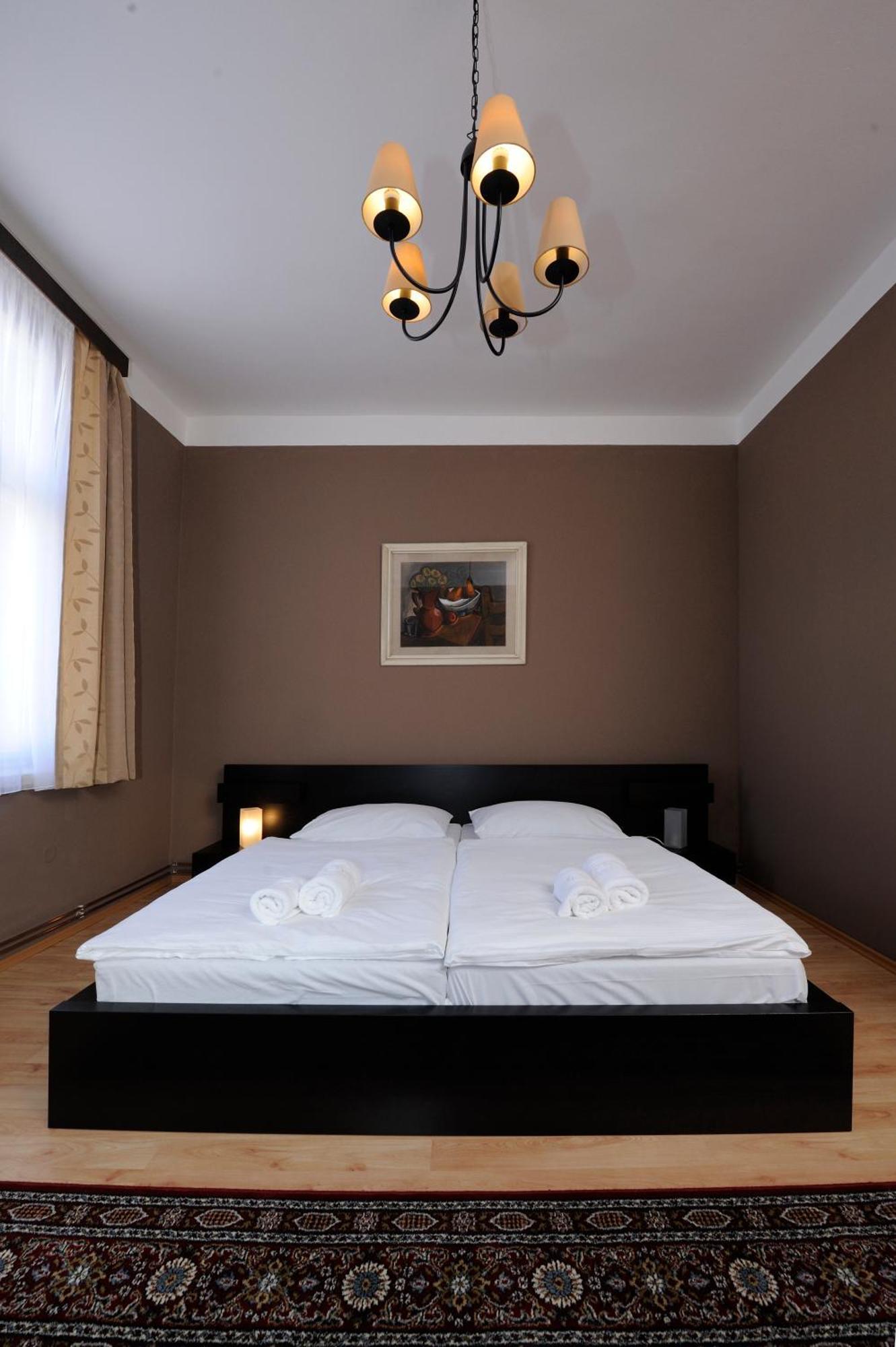 Hotel Zlata Stika Pardubice Ngoại thất bức ảnh