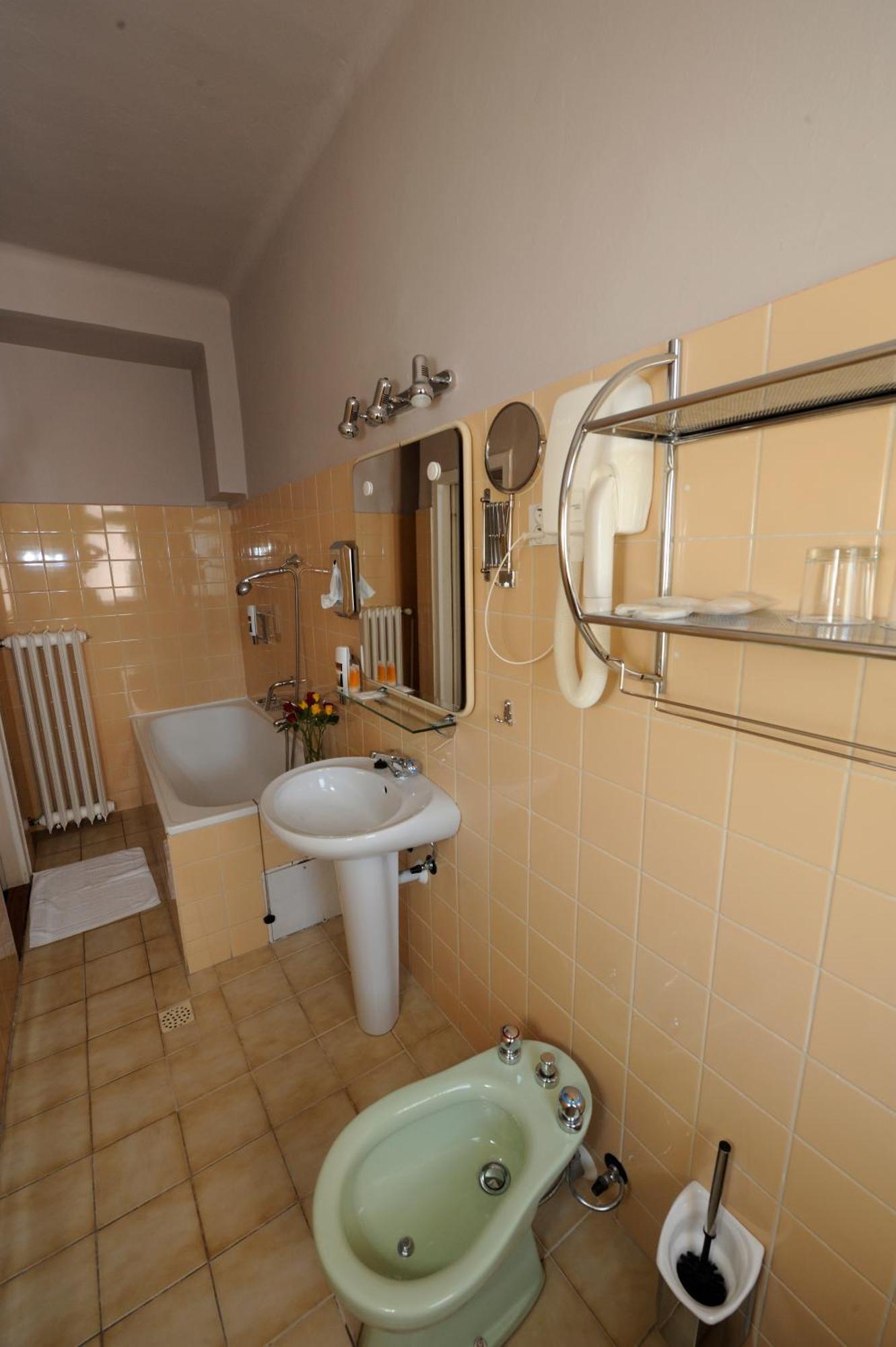 Hotel Zlata Stika Pardubice Ngoại thất bức ảnh