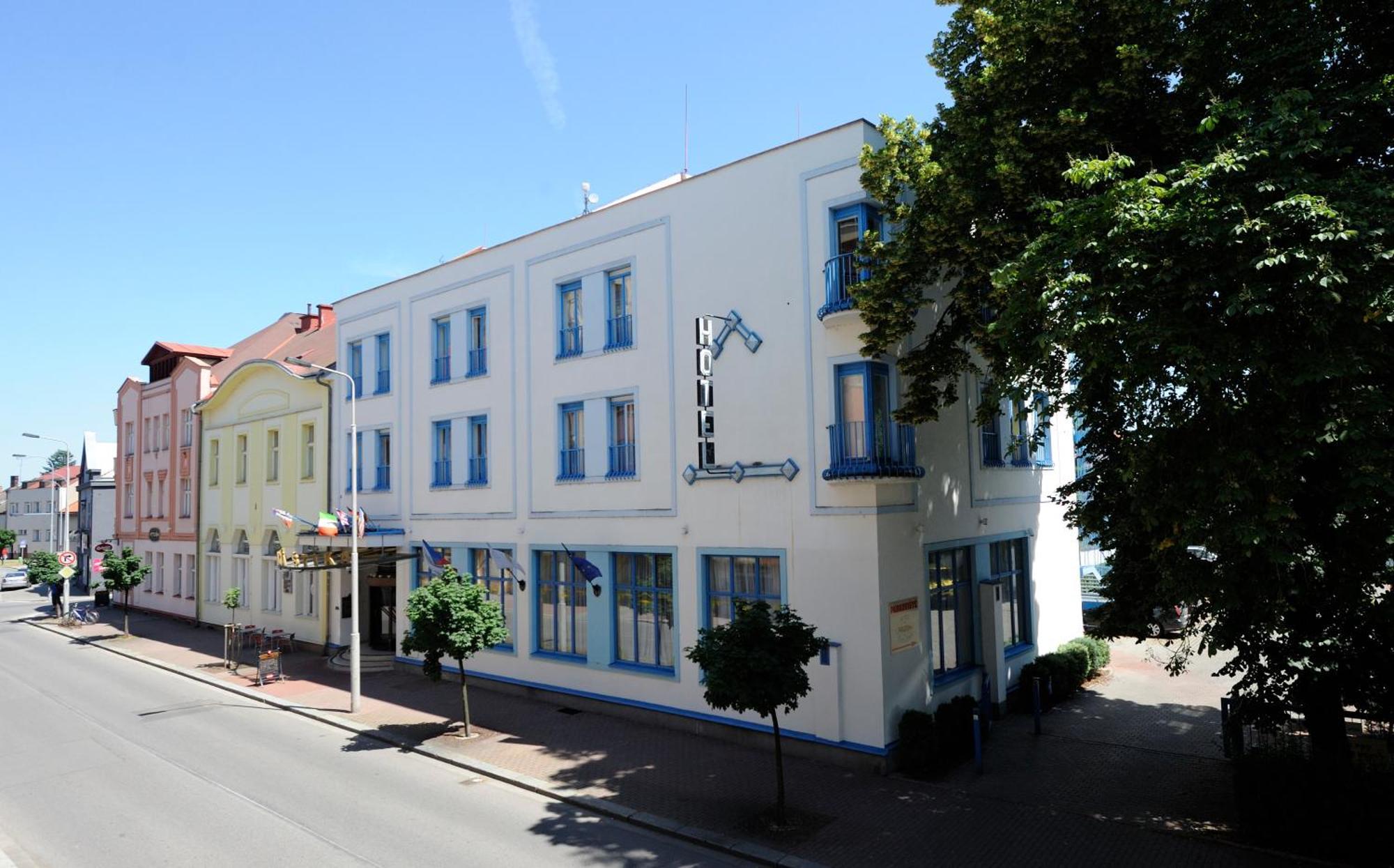 Hotel Zlata Stika Pardubice Ngoại thất bức ảnh