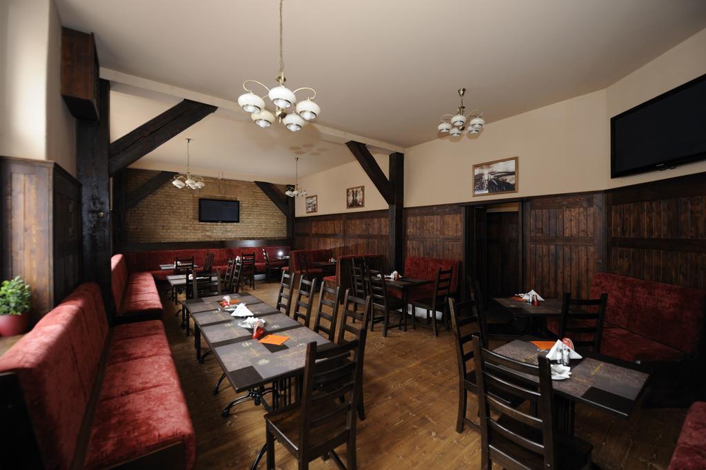 Hotel Zlata Stika Pardubice Ngoại thất bức ảnh